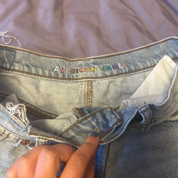 Distressed American Eagle denim shorts - Picture 2 of 6